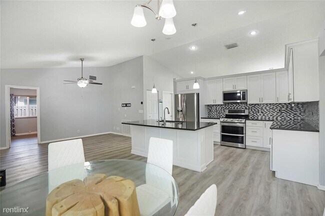 Foto del edificio - 4 br, 2 bath House - 5422 NW 60th Dr