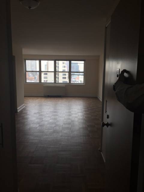 Primary Photo - 890 8th Ave