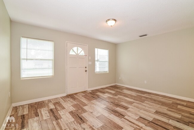 Foto del edificio - 1915 Carrigan Ave