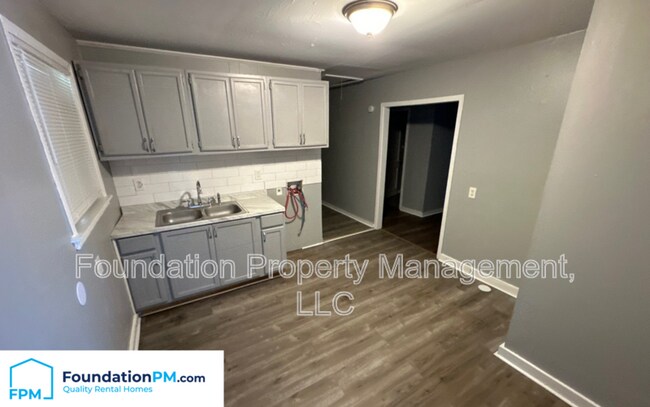 Foto del edificio - 2112 Stovall Ave