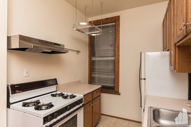 Building Photo - 2345 N Bosworth Ave