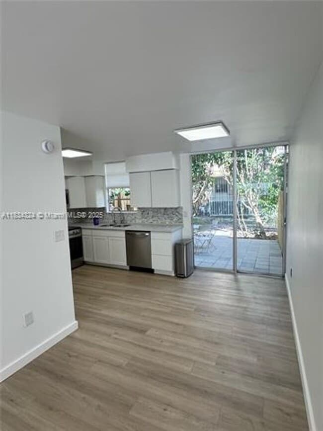 Building Photo - 6007 SW 69th St
