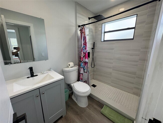 Foto del edificio - 584 NW 30th St