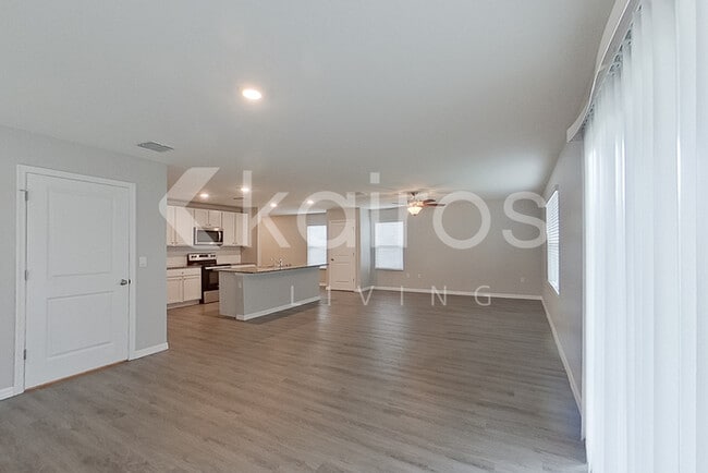 Building Photo - 8711 SW 44th Ct