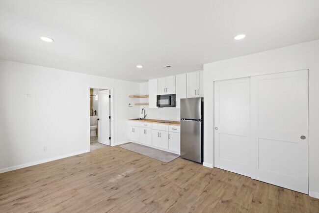 Foto del edificio - 1 Bedroom For Lease