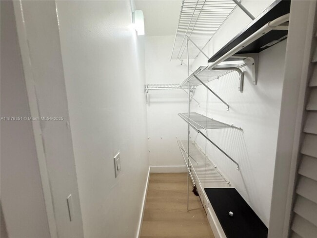 Foto del edificio - 190 SW 72nd Terrace