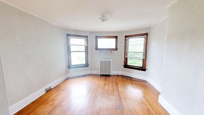 Building Photo - 583 Averill Ave