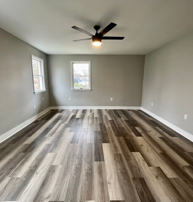 Building Photo - 4 Bedroom 2 bath house in Alton