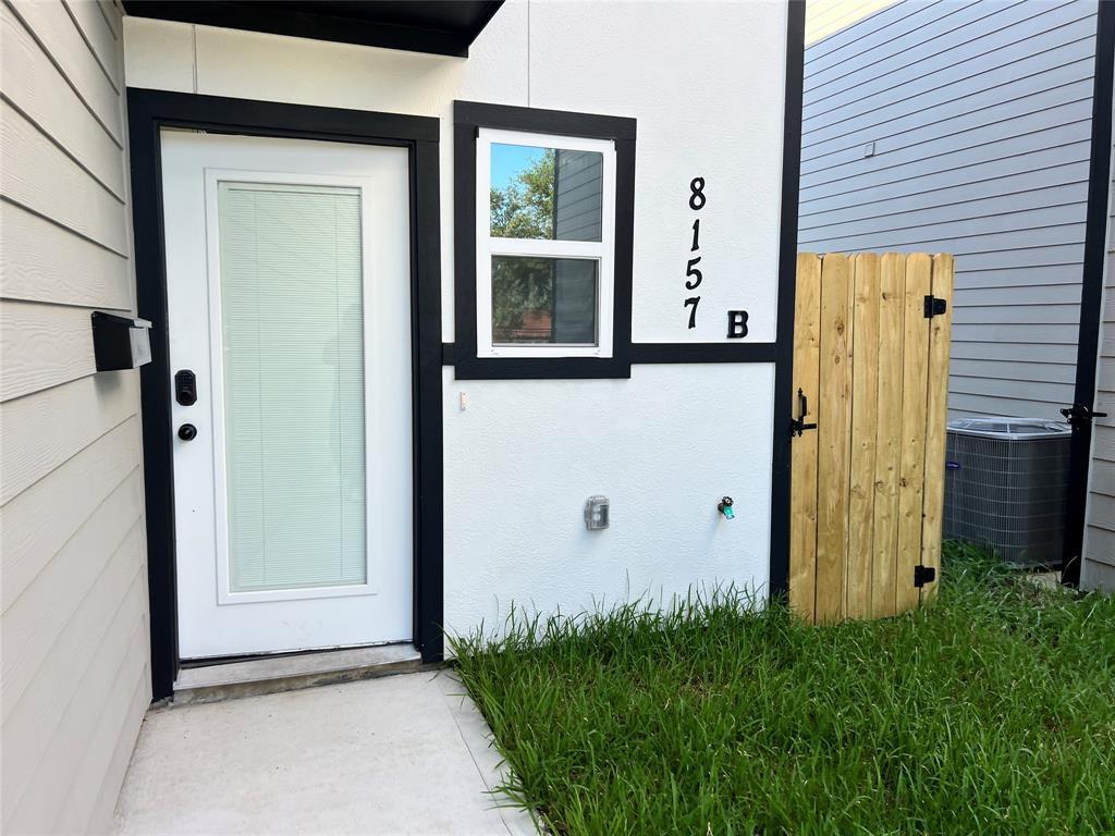 Foto principal - 8157 Tate St