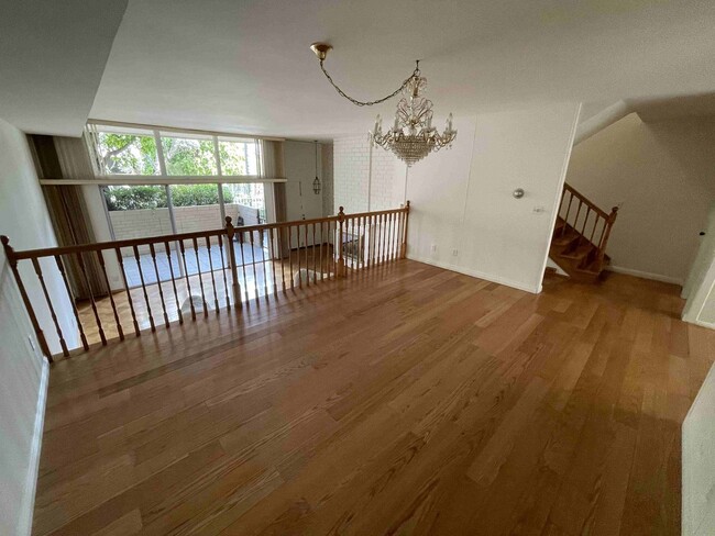 Building Photo - LARGE ENCINO SPA CONDO!