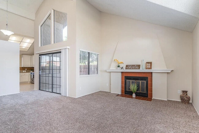 Foto del edificio - 5100 Cliff Rose Dr