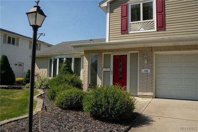 Foto del edificio - 102 Brooklane Dr