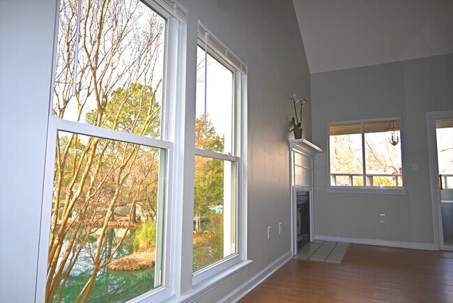 Building Photo - 2553 Stockbridge Dr