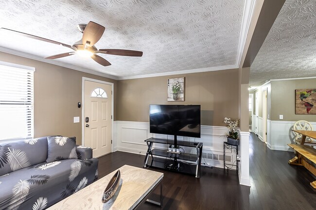 Building Photo - 6207 Moss Dr