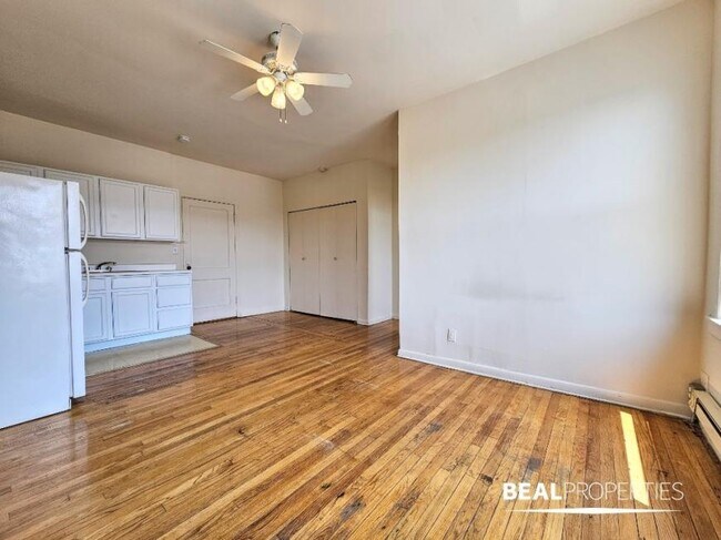 Building Photo - 0 bedroom in CHICAGO IL 60657