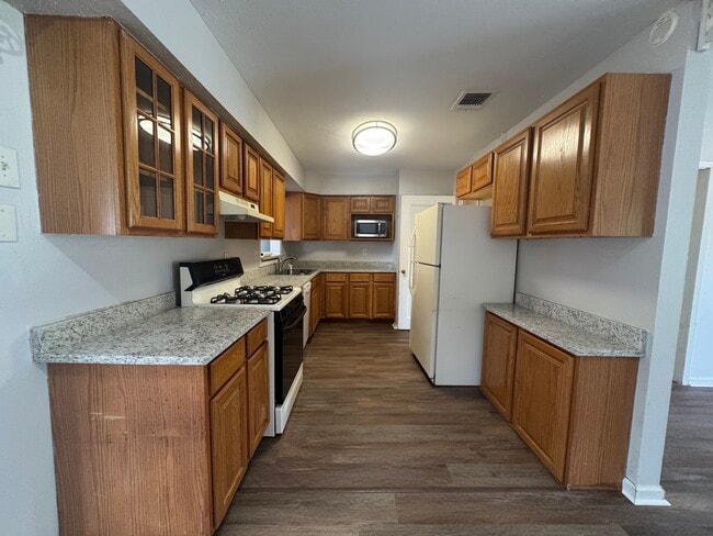 Building Photo - 275 Greenhill Pass