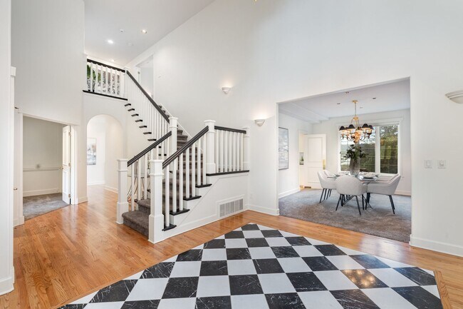 Foto del edificio - Beautiful Bellevue home with a View!