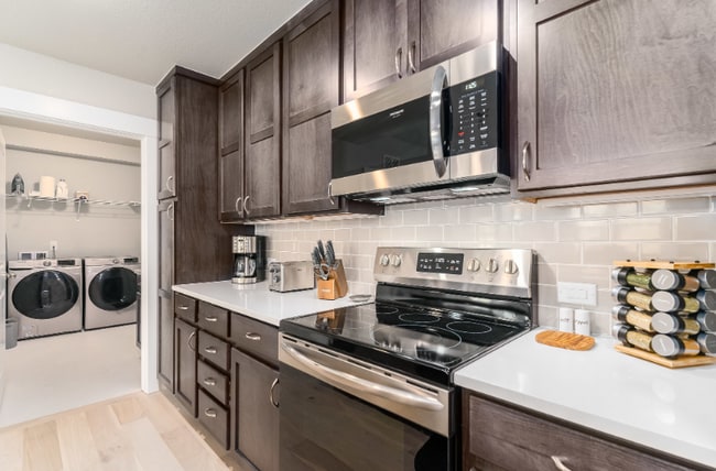 Building Photo - 4612 Hahns Peak Dr