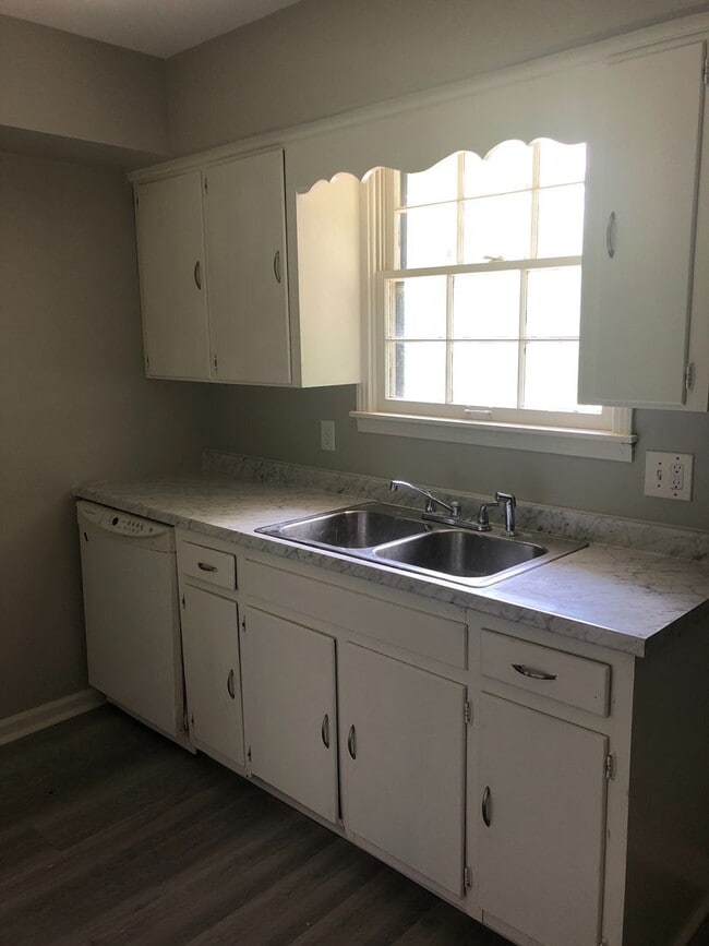 Building Photo - 3 Bed/ 2 Bath Duplex in Madison