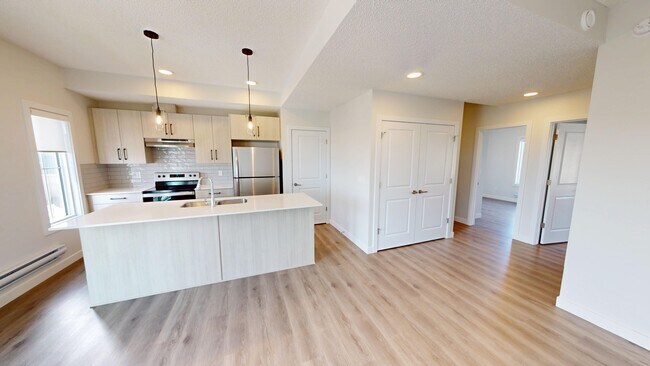 Photo du bâtiment - 3640-139 139 Ave NW