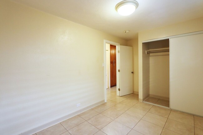 Building Photo - 1126