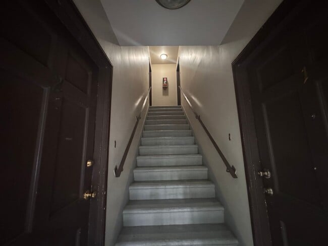 Foto del edificio - 8575 Holloway Dr