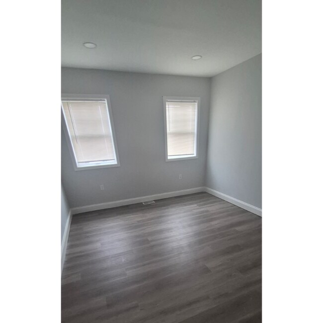 Foto del edificio - 647 S Pulaski St