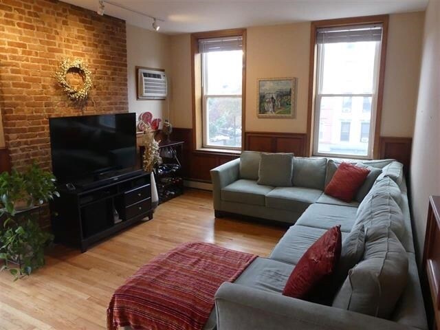 Foto del edificio - 1103 Washington St