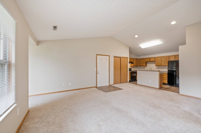 01_Living Room_HilliardPark_2021_LivingRoom01 - Hilliard Park Apartments