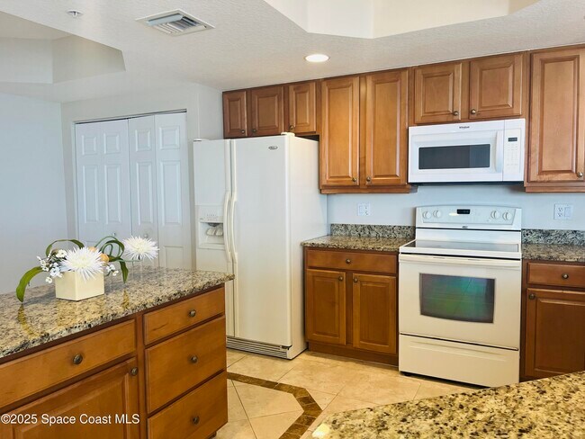 Building Photo - 490 Sail Ln