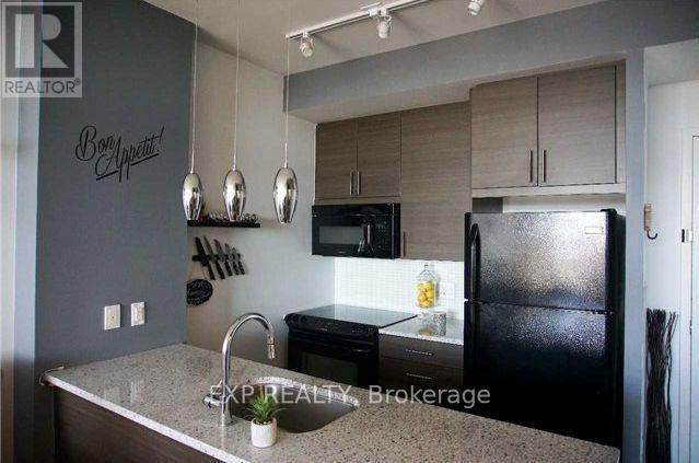 Building Photo - 70 Forest Manor Rd