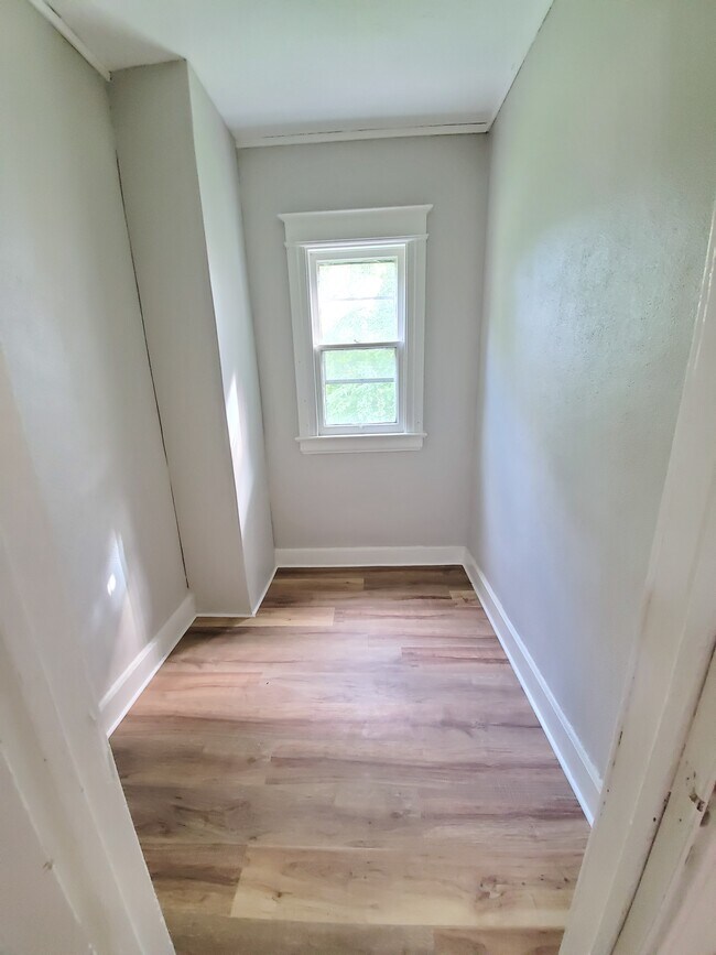 Building Photo - 110 Thorndale Ter