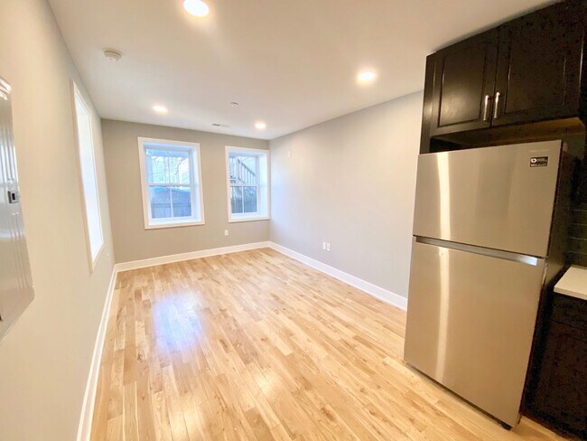 Building Photo - 1523 W Girard Ave