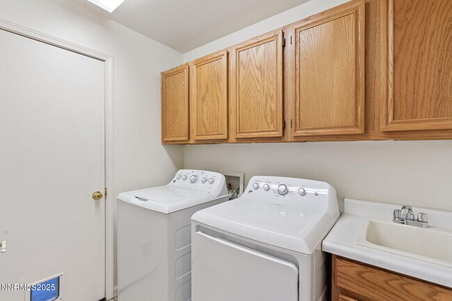 Foto del edificio - 3095 Fairwood Dr