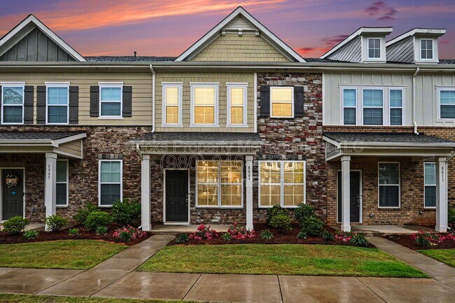 Foto del edificio - 8009 Whitegrove Rd