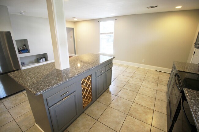 Foto del edificio - 3033 Toledano St