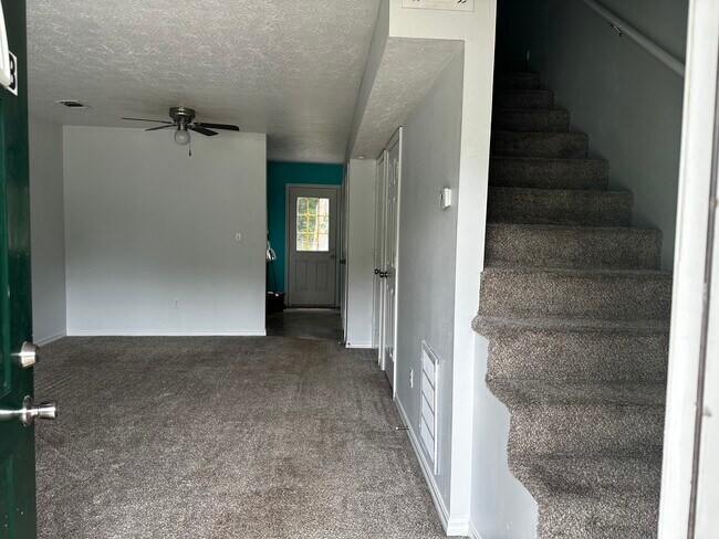 Foto del edificio - 2 Green Meadow Ln