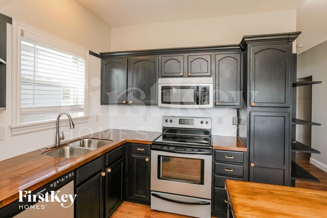 Foto del edificio - 3825 Gray Heather Ln