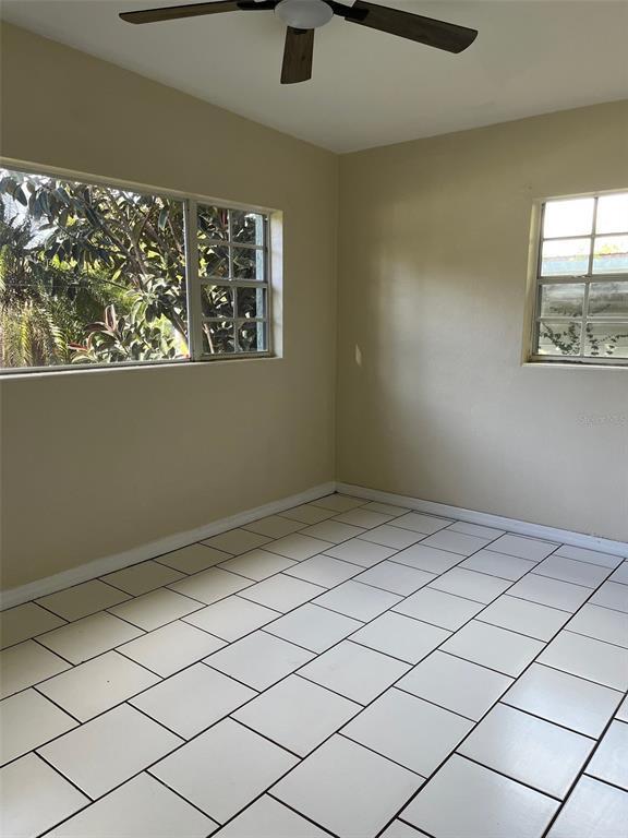 Building Photo - 127 Country Club Dr