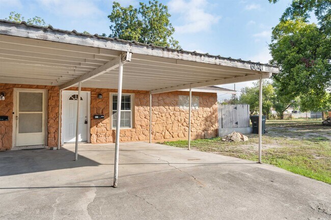 Foto del edificio - 604 E 2nd St