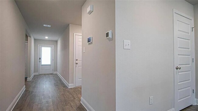 Building Photo - 2512 Thornbury Lp