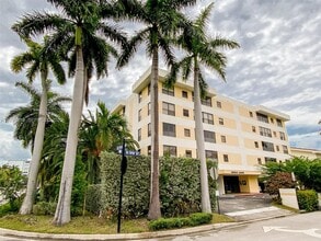 Building Photo - 10000 Bay Harbor Terrace