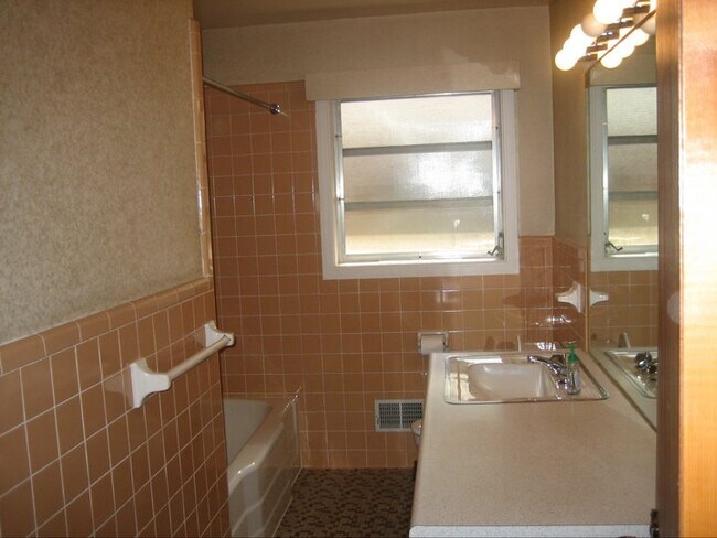 Foto del edificio - 214 Hunts Bridge Rd