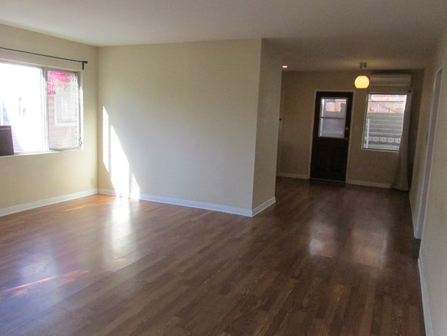 Living/dining rooms - 920 Sanborn Ave