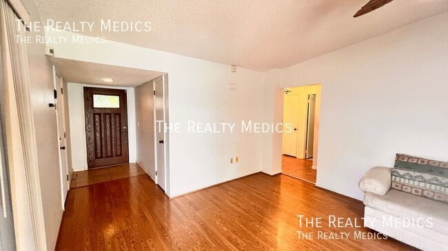 Building Photo - 999 Mancha Real Dr