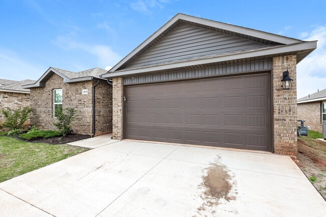 Building Photo - 3913 Sara Pk Dr