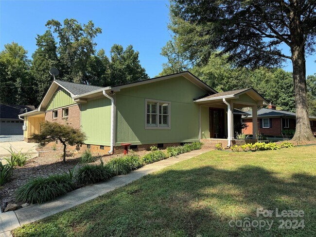 Foto del edificio - 1174 Robinhood Cir