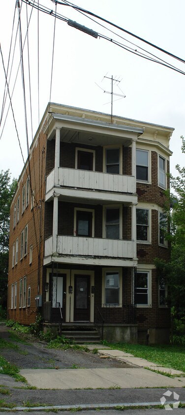 Primary Photo - 528 Lang St