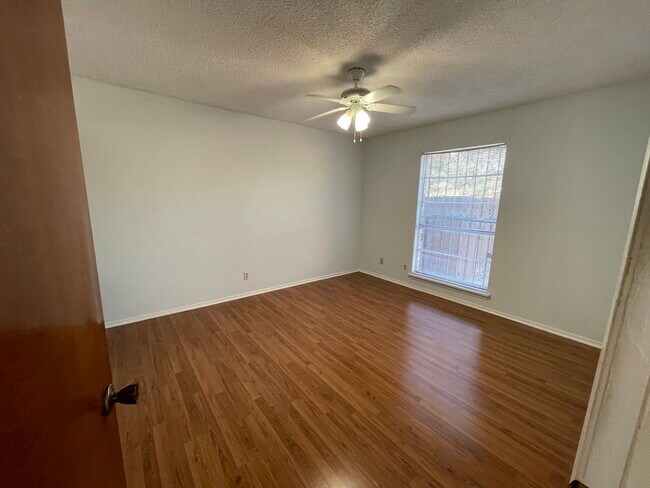 Dormitorio principal - 4911 Arbor Ridge Dr