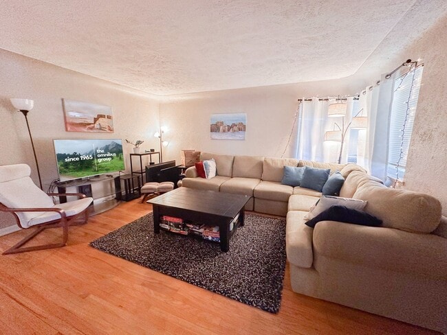Gaylord St. - Gaylord St. Apartment